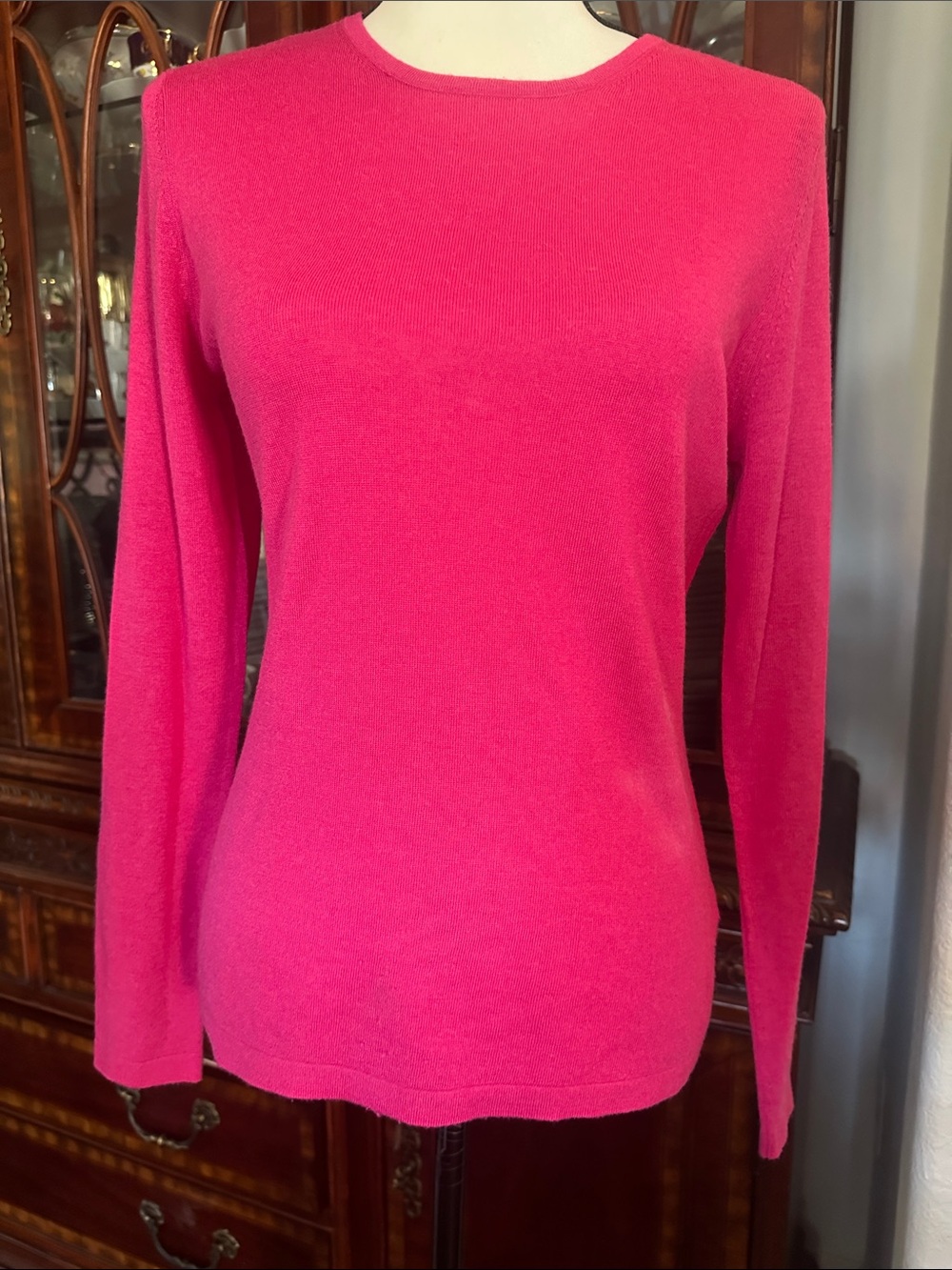 Neiman Marcus Bright Pink Crewneck cashmere Sweater